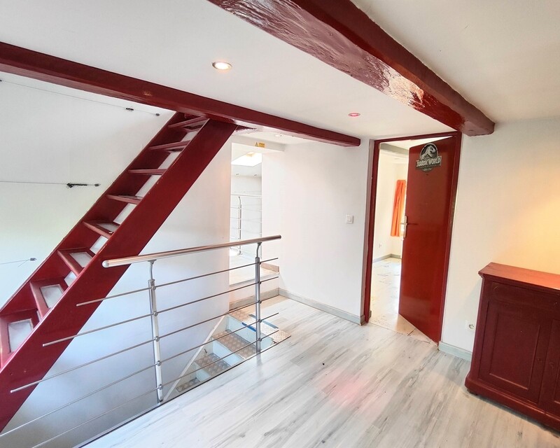 Maison atypique avec jardin et garage à Morschwiller-le-Bas (68790) - couloir étage