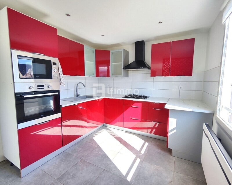 Maison familiale 140 m² avec jardin et garage à Thann (68800) - cuisine