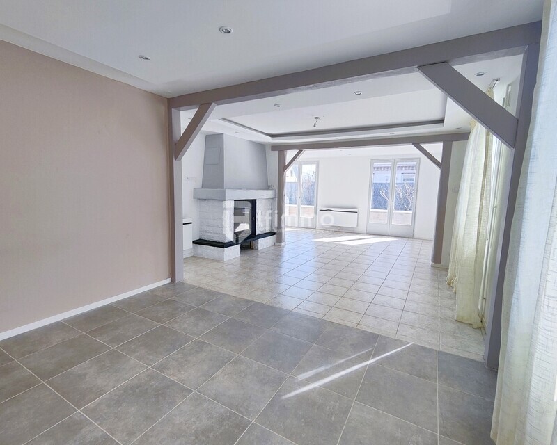 Maison familiale 140 m² avec jardin et garage à Thann (68800) - salon