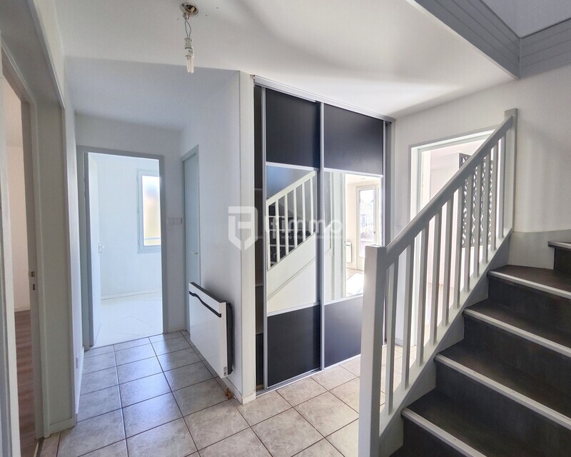 Maison familiale 140 m² avec jardin et garage à Thann (68800) - couloir