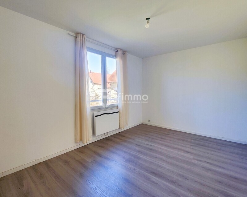 Maison familiale 140 m² avec jardin et garage à Thann (68800) - chambre