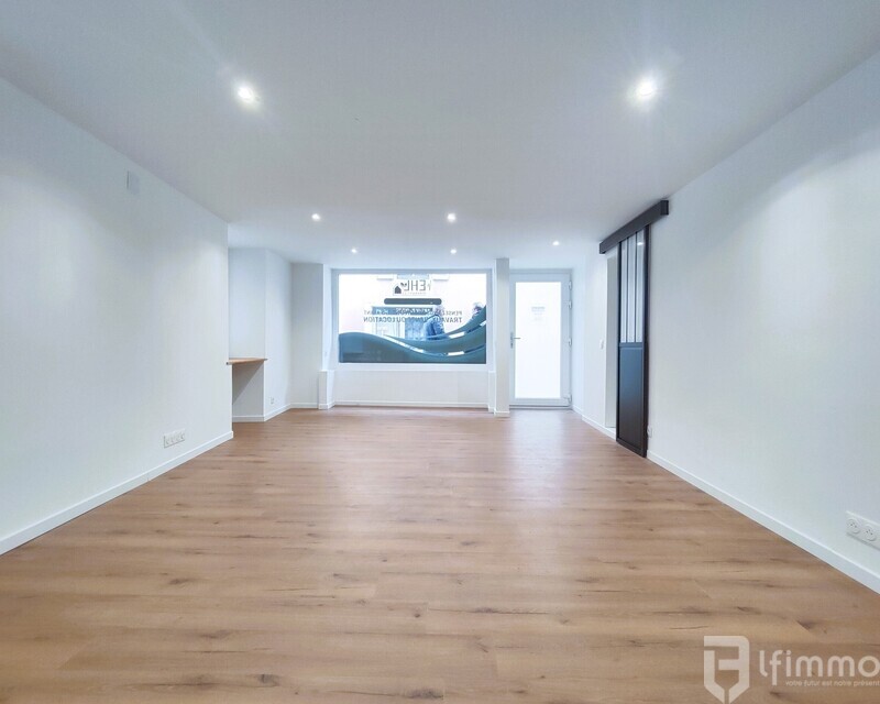Local Commercial Entièrement Rénové – Thann (68800) - Accueil Bureau