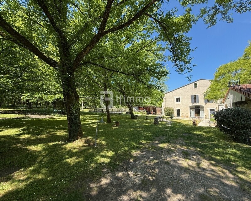 Propriété exceptionnelle de 280m2 avec piscine et parc de 2 hectares - Img 9516