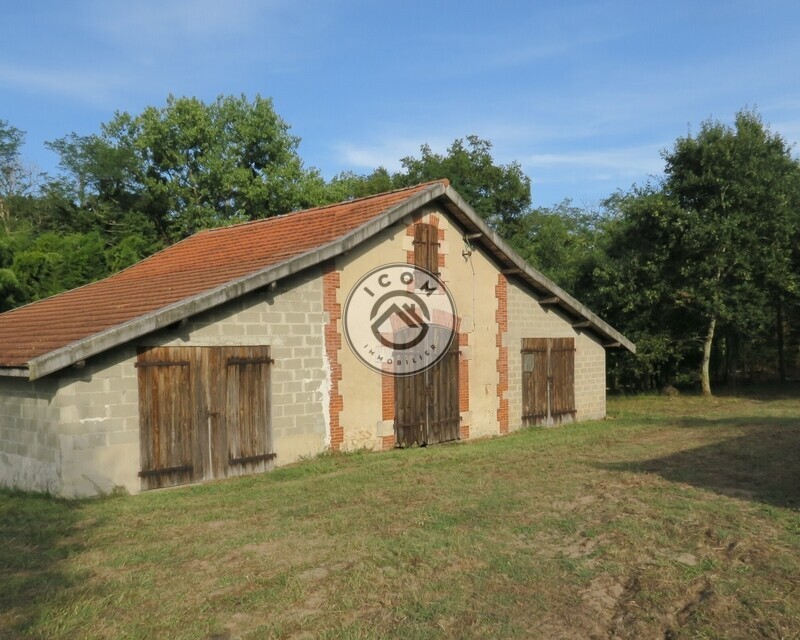 Terrain boisé de 26589 m2 avec dépendance de 120 m2 environ - 3 dépendance façade