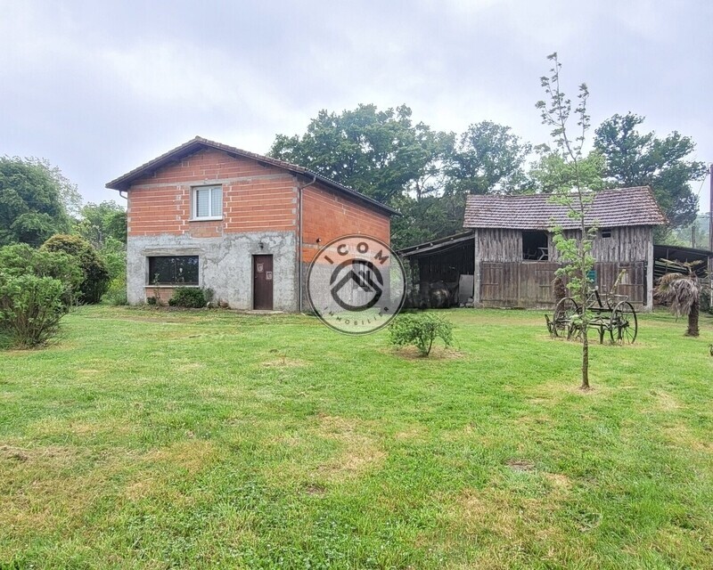 Maison de 180 m2 environ sur une parcelle de 4480 m2 - 1 maison face