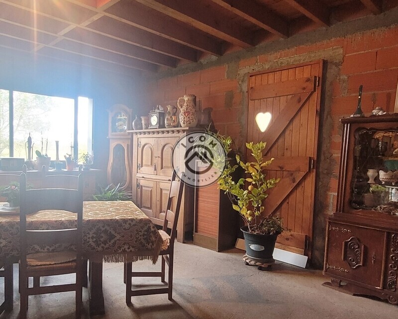 Maison de 180 m2 environ sur une parcelle de 4480 m2 - 8  salle à manger