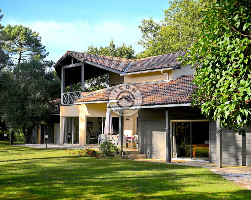 Villa d'exception de 360 m2 - 22  profil maison