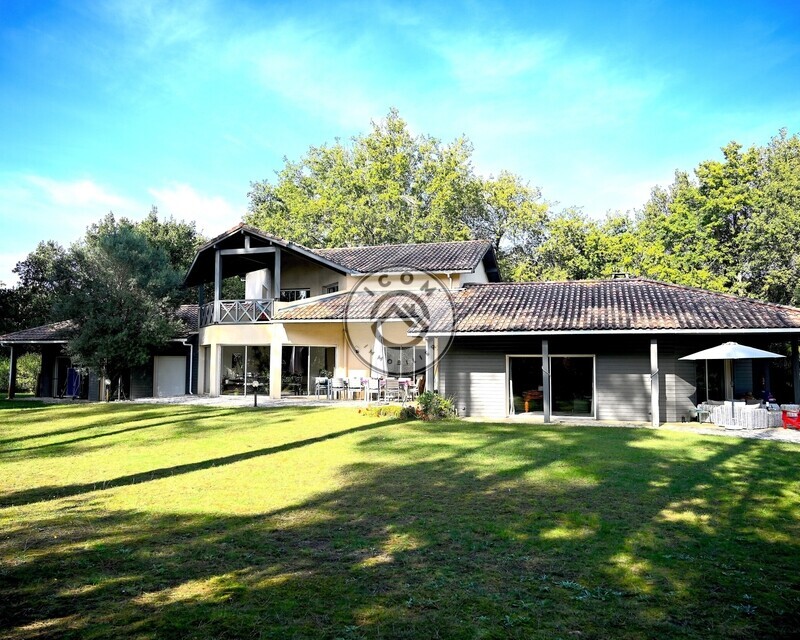Villa d'exception de 360 m2 - 17 façade maison