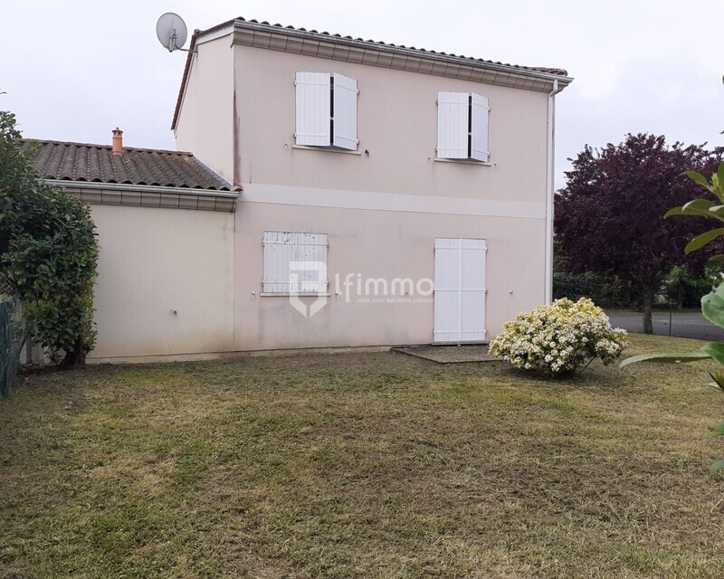 Maison 3 chambres avec garage et jardin - E63578e7-96a8-465e-88ed-2eab336e2139