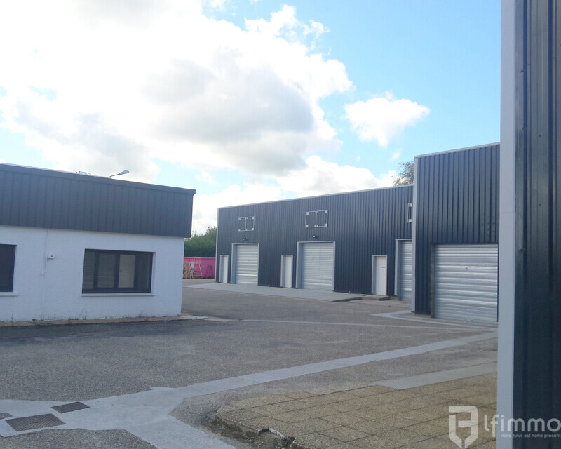 Hangar de 300 m2 1440€ mensuel - Photos cavignac