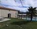 Maison de Famille sur 1 hectare avec dépendances - Une terrasse plein ciel vient s'approcher de la piscine et de la sortie de la grange