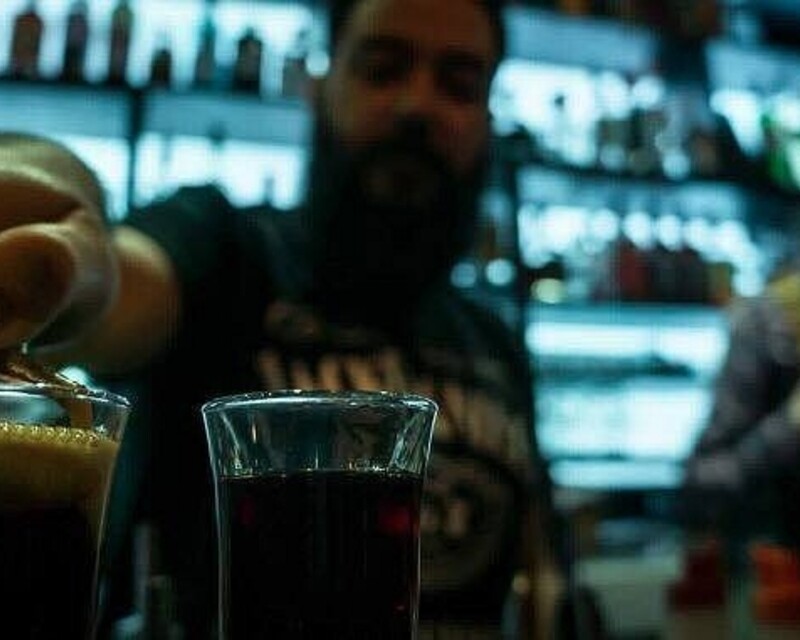 bar - fond de commerce - rue animée  - Shots-shots-shoooots