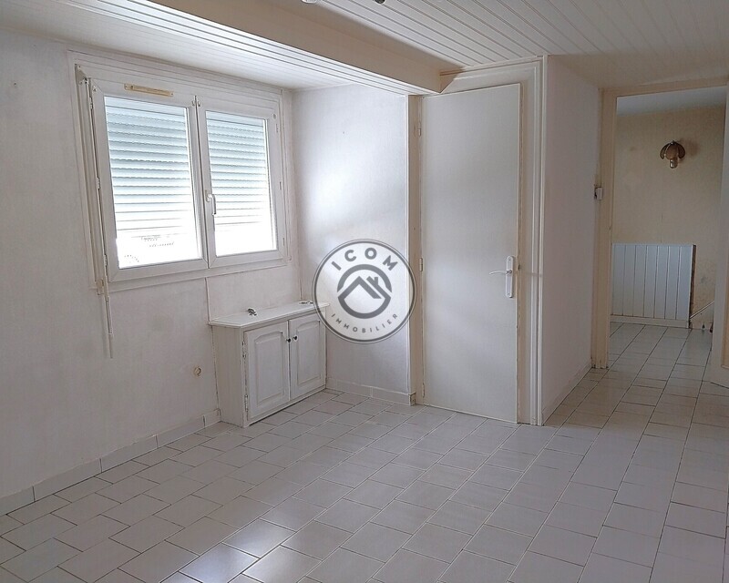 Maison Familiale semi individuelle à rénover - Piece du haut