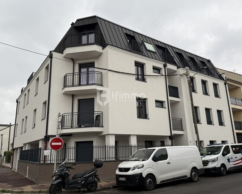 Au pied du RER - Img 2046