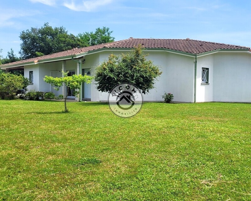 Villa contemporaine avec piscine  - 2 facade maison