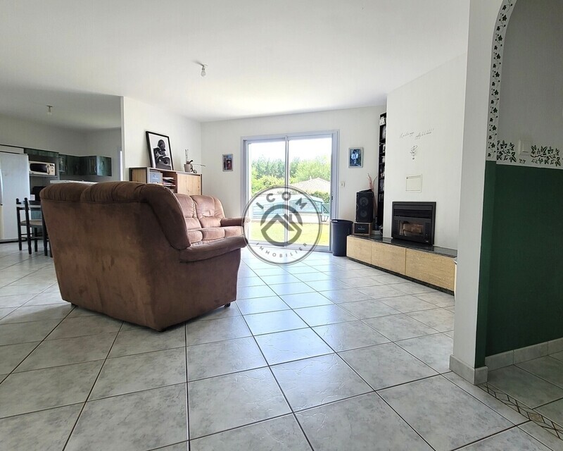 Villa contemporaine avec piscine  - 7  salon vu entrée