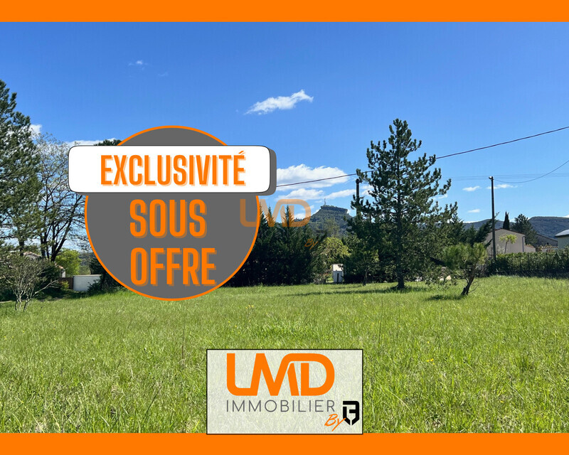 Charmant terrain plat avec raccordements en bordure - Sous offre stalb