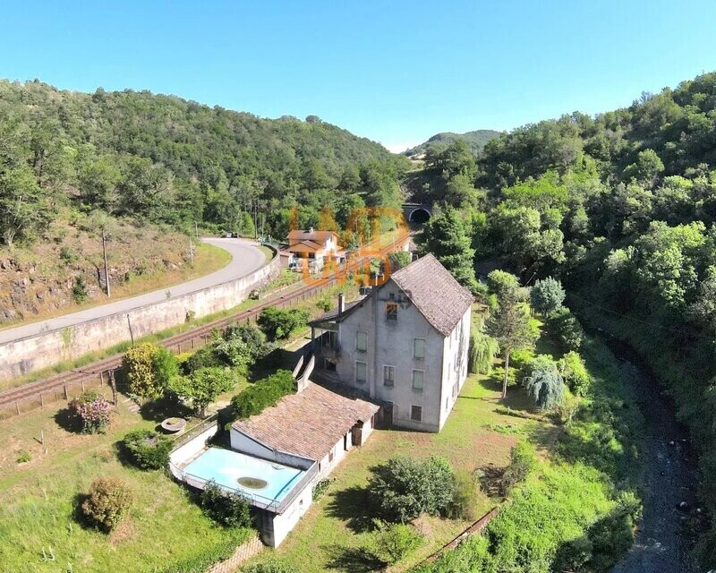4 logements avec piscine en bordure de rivière + 2ha de bois - Aveyron Immeuble 4 logements bordure de riviere