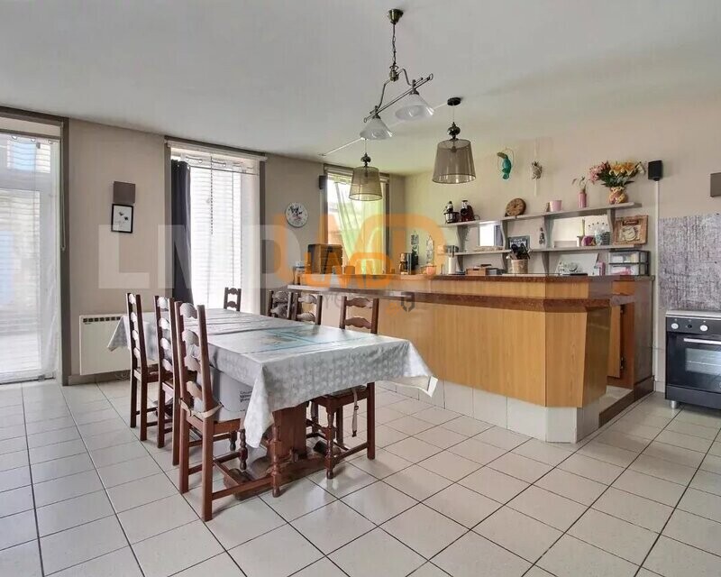 Maison 7 pièces, 5 chambres de 360 m² - facbce3d-6d0e-4ada-aeeb-aced115eca86