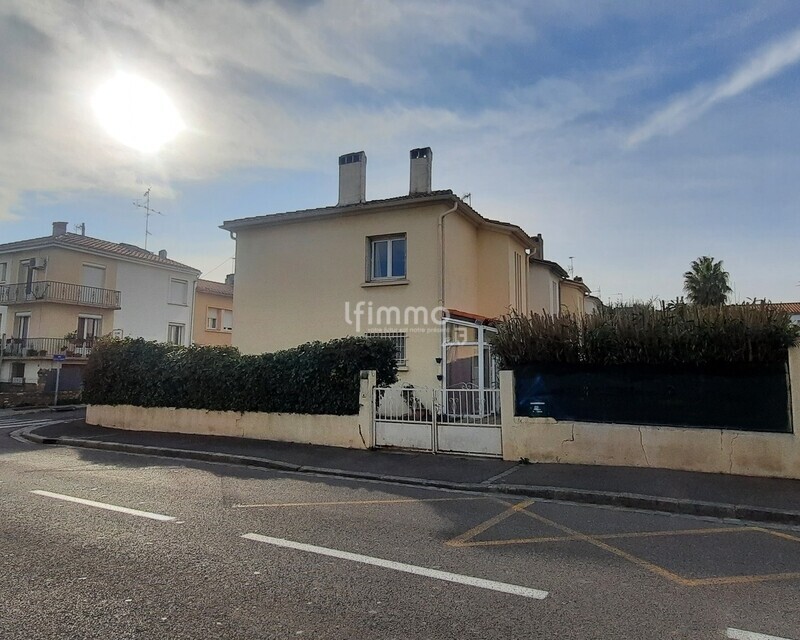 Maison 3 faces avec extérieur et garage - Img 20250317 230021 1 6