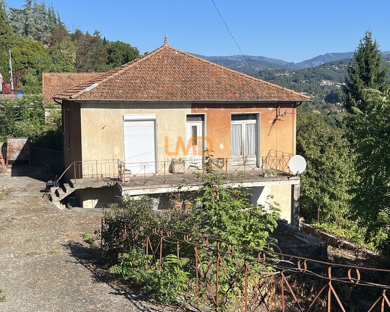 Maison à rénover avec vue dégagée, proche centre ville. - Maison à rénover Aubenas