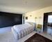 Maison contemporaine avec jardin - Chambre parentale avec dressing